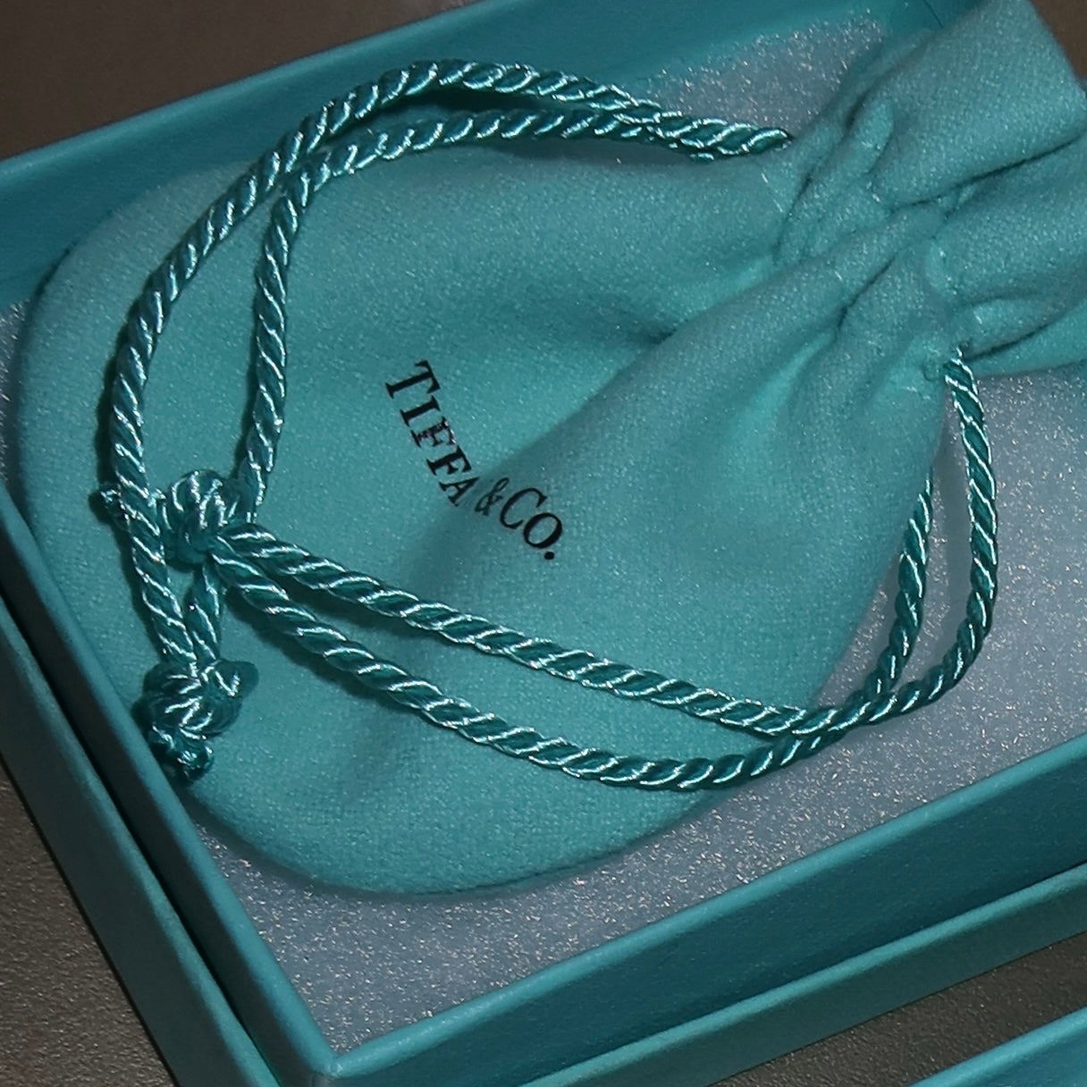 tiffany & co. atlas bar pendant