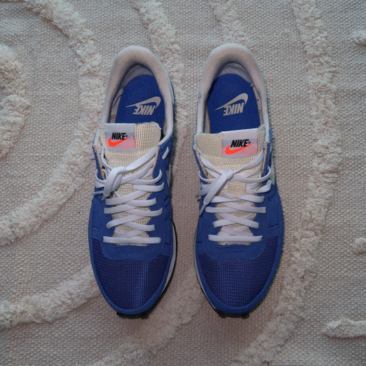 nike challenger men sneakers in blue